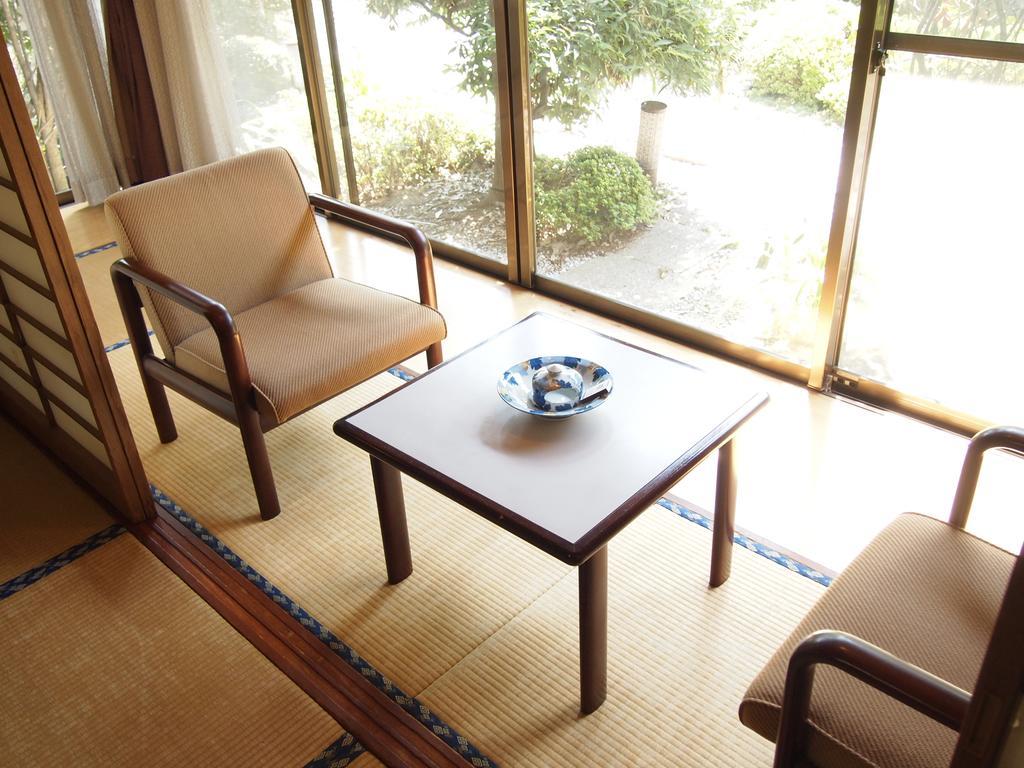 Hotel Ukai Fuefuki Ruang foto